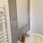 L'orchidée Au Bord De L'eau *