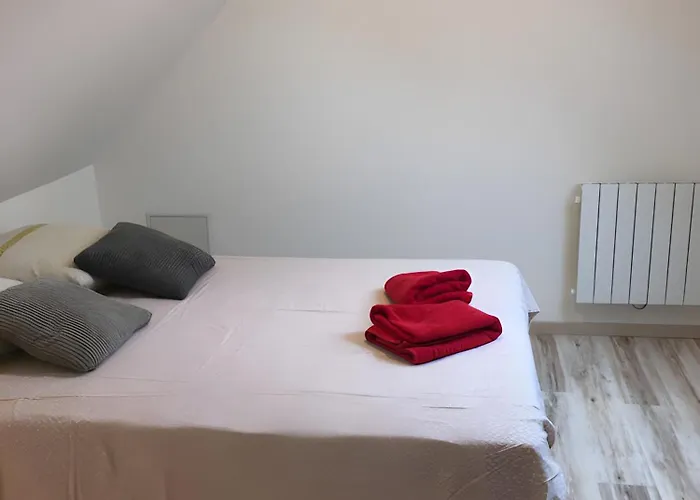 L'orchidee Au Bord De L'eau Honfleur